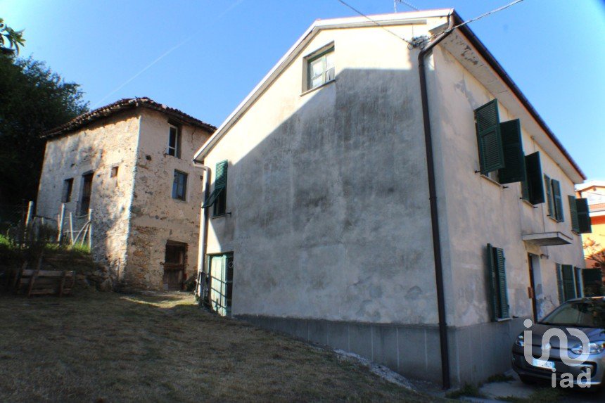 Casa 6 locali di 105 m² in Pallare (17043)