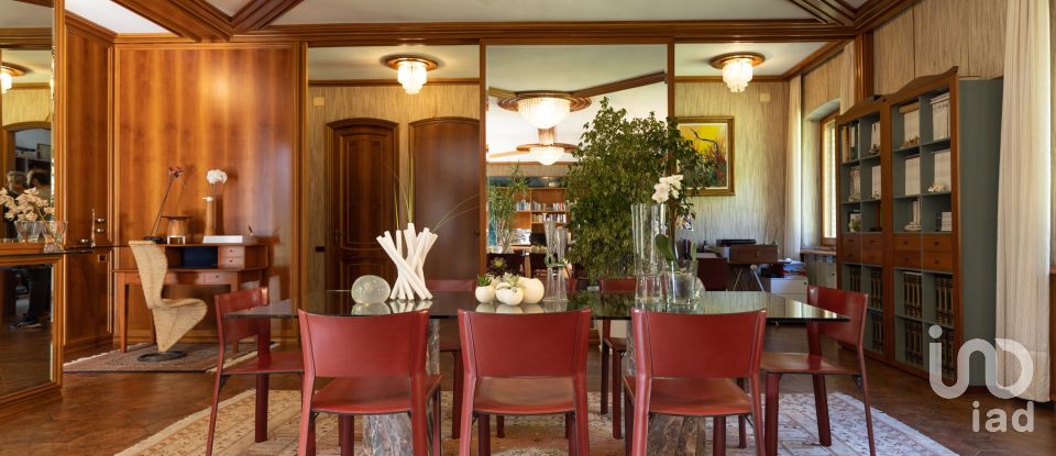 Casale 21 locali di 600 m² in Senigallia (60019)