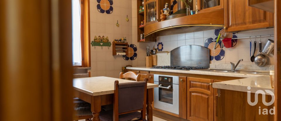 Casale 21 locali di 600 m² in Senigallia (60019)