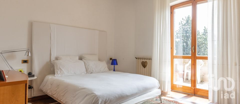 Casale 21 locali di 600 m² in Senigallia (60019)