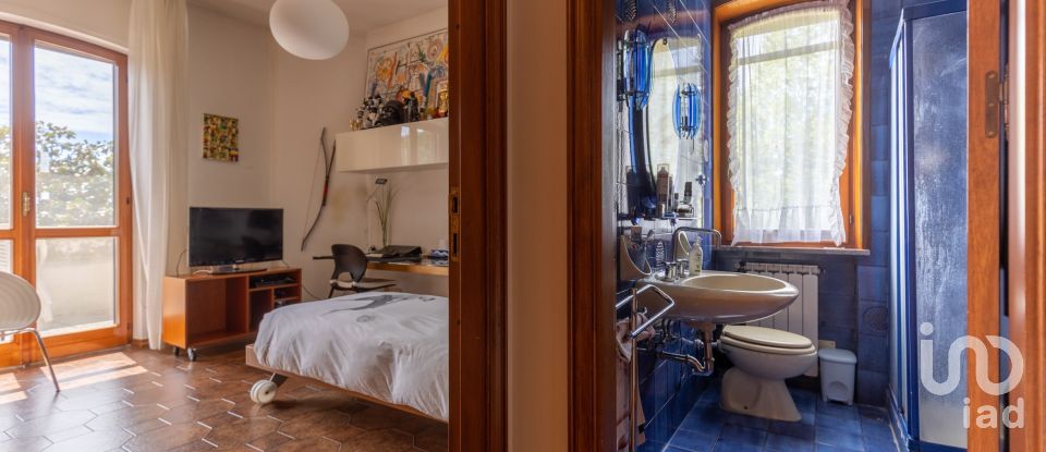 Casale 21 locali di 600 m² in Senigallia (60019)