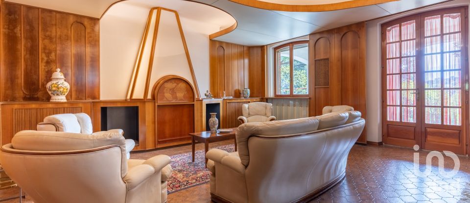 Casale 21 locali di 600 m² in Senigallia (60019)