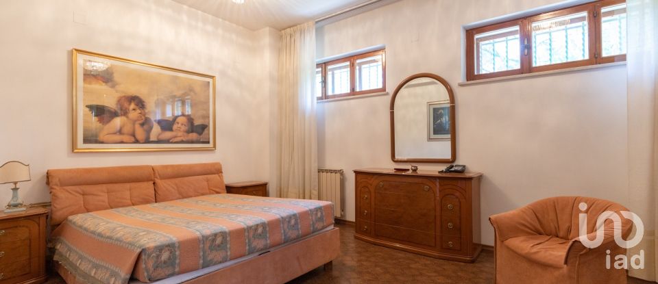 Casale 21 locali di 600 m² in Senigallia (60019)