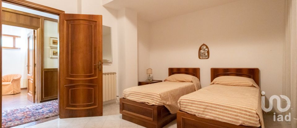 Villa 21 locali di 600 m² in Senigallia (60019)