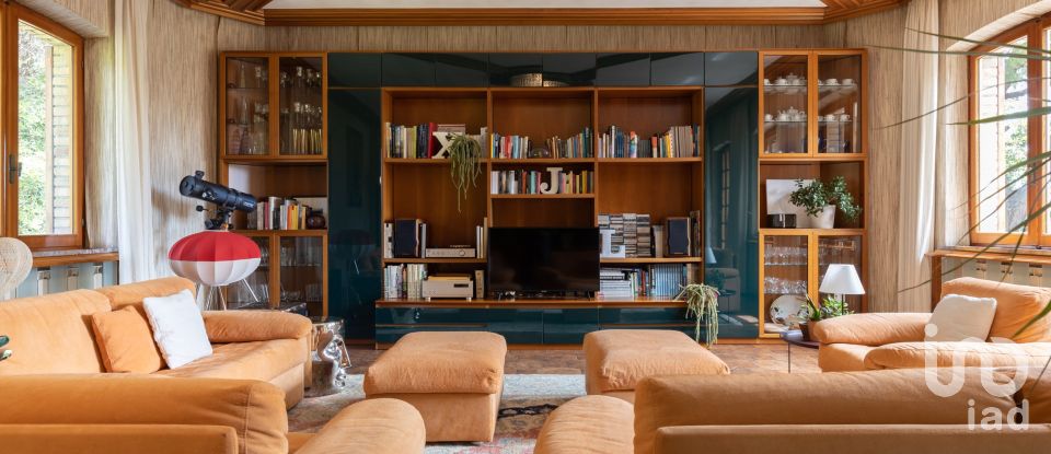 Casale 21 locali di 600 m² in Senigallia (60019)