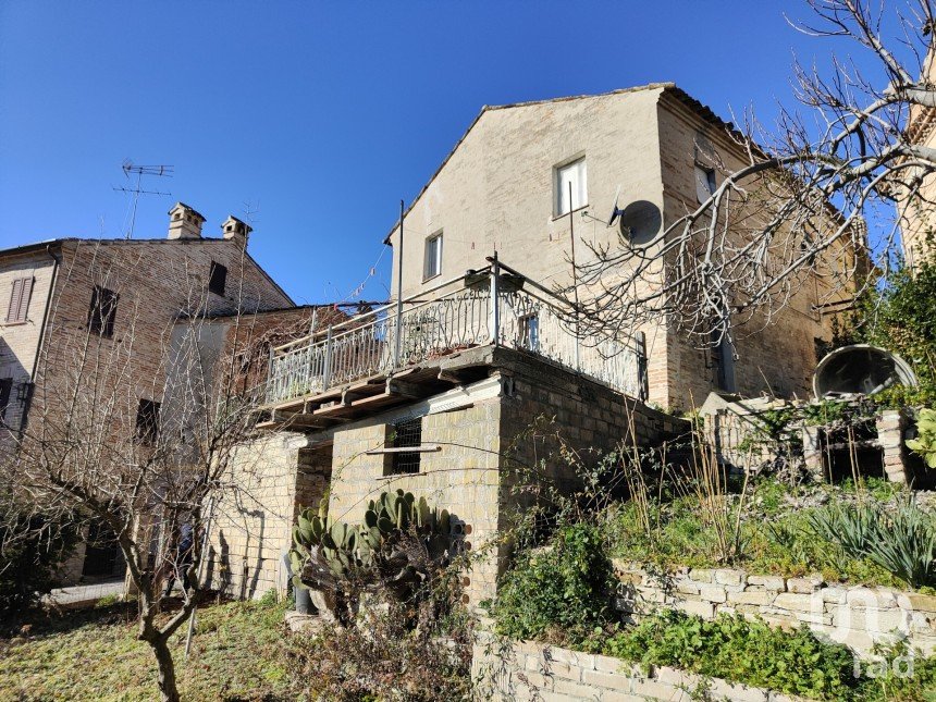 Casa indipendente / Villa 8 locali di 220 m² in Ponzano di Fermo (63845)