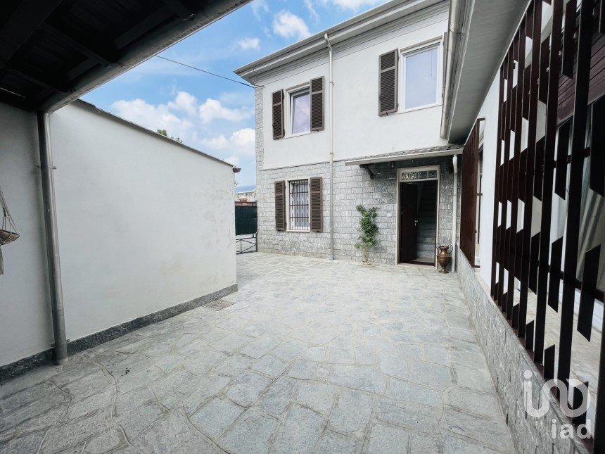 Casa indipendente 5 locali di 140 m² in Alessandria (15121)