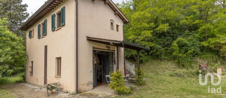 Country house 24 rooms of 543 m² in Assisi (06081)