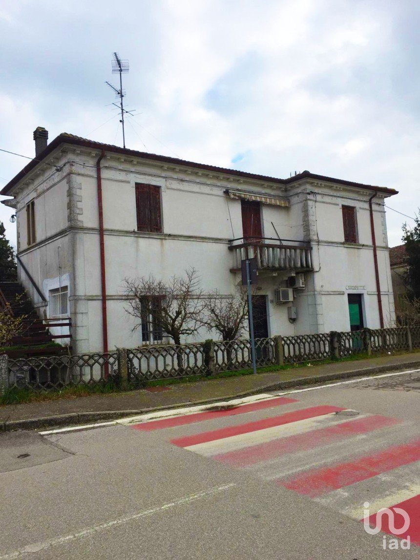 Mansion 8 rooms of 215 m² in Canaro (45034)