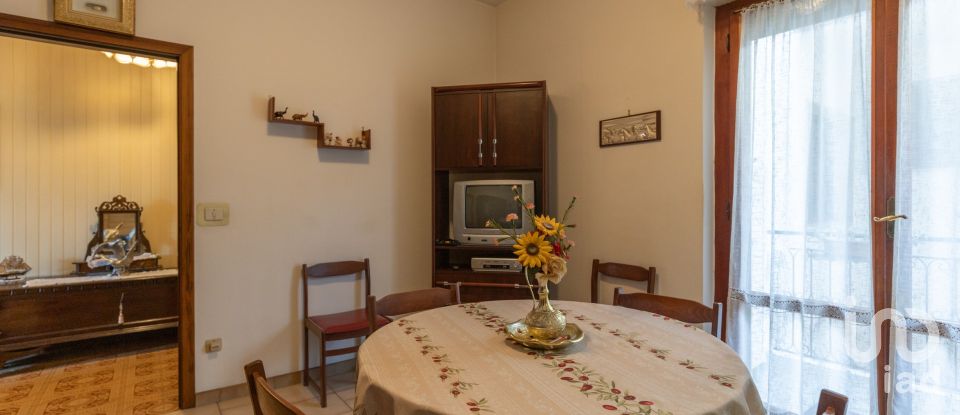 Three-room apartment of 135 m² in Osimo (60027)