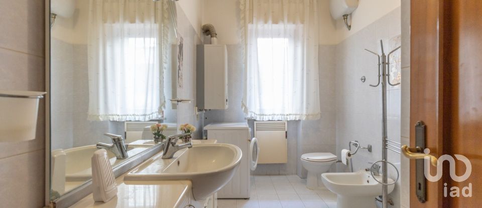 Three-room apartment of 135 m² in Osimo (60027)