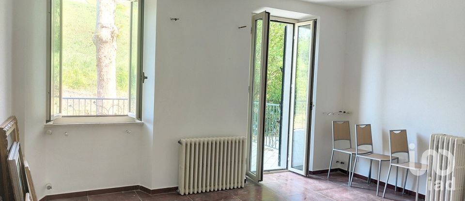 Casa indipendente / Villa 7 locali di 218 m² in Montalto delle Marche (63068)