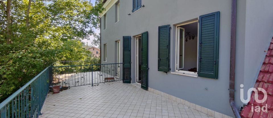 Casa indipendente / Villa 7 locali di 218 m² in Montalto delle Marche (63068)