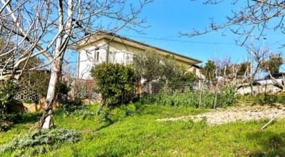 Casa 8 locali di 200 m² in Bellante (64020)