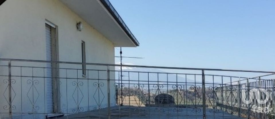 House 8 rooms of 200 m² in Bellante (64020)