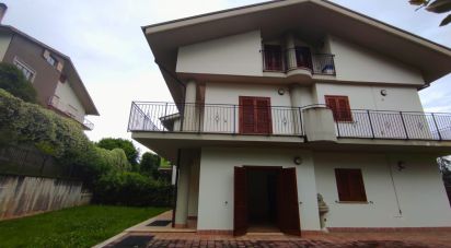 Appartamento 6 locali di 100 m² a Rieti (02100)
