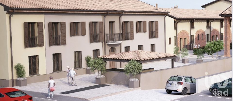 Varie superfici di 1.120 m² in Cremona (26100)