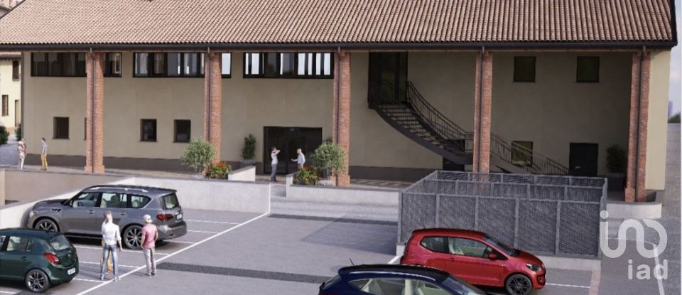 Varie superfici di 1.120 m² in Cremona (26100)