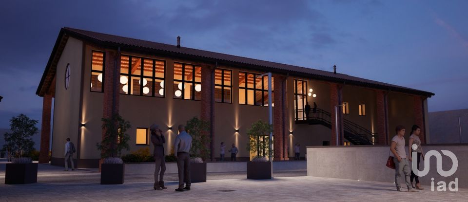 Varie superfici di 1.120 m² in Cremona (26100)