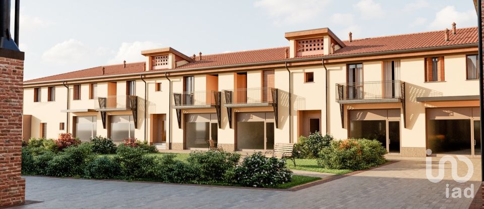 Varie superfici di 1.120 m² in Cremona (26100)
