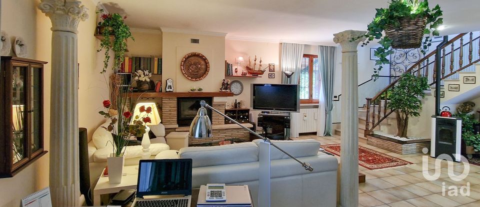 Casa 0 locali di 300 m² in Civitanova Marche (62012)