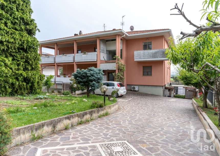 Casa 8 locali di 158 m² in Roseto degli Abruzzi (64026)