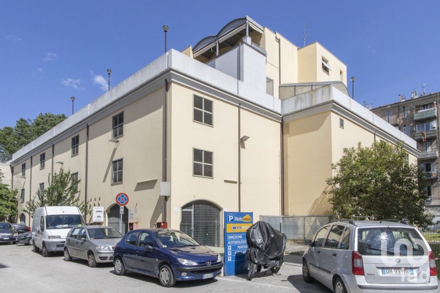 Palazzo / Stabile di 5.900 m² in Ancona (60131)