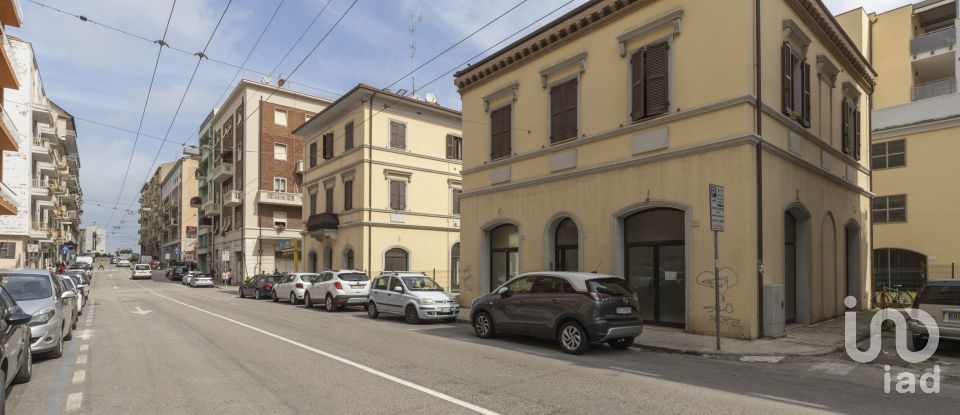 Negozio / locale commerciale di 53 m² in Ancona (60131)