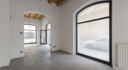 Negozio / locale commerciale di 101 m² in Ancona (60131)