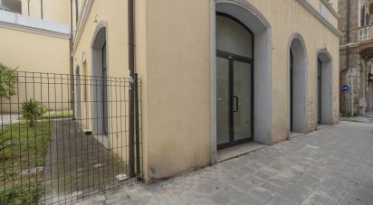 Negozio / locale commerciale di 101 m² in Ancona (60131)