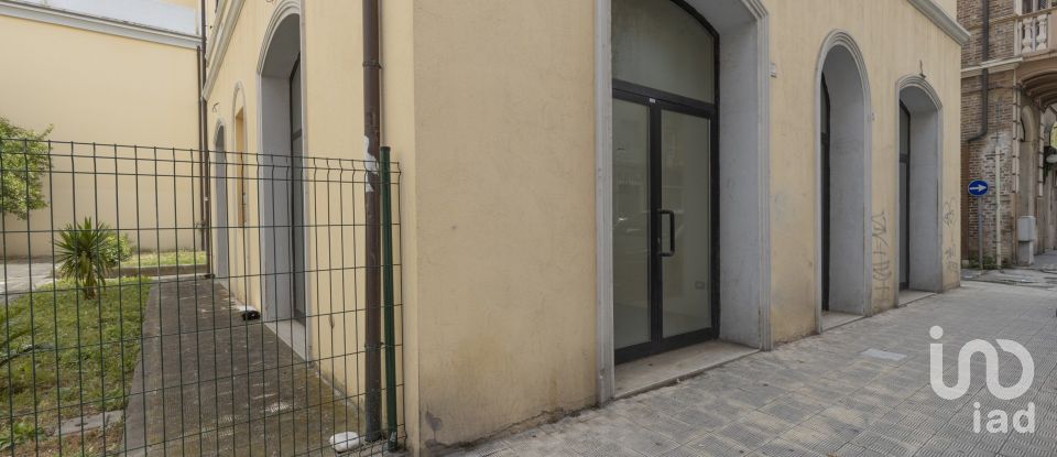 Shop / premises commercial of 101 m² in Ancona (60131)
