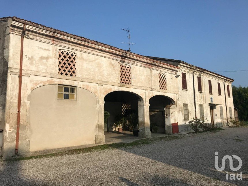 Country house 9 rooms of 405 m² in Ceresara (46040)