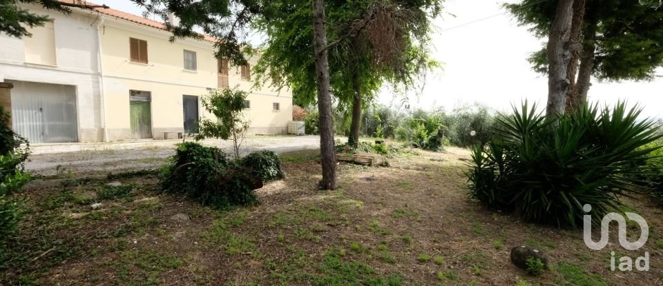 Casa indipendente 10 locali di 243 m² in Ostra Vetere (60010)
