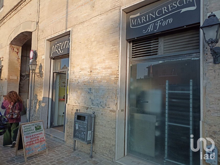 Pizzeria of 70 m² in Senigallia (60019)