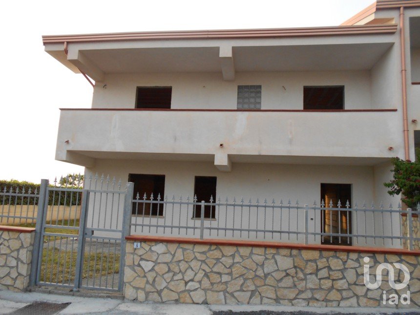 Rustico 6 locali di 130 m² in - (87030)