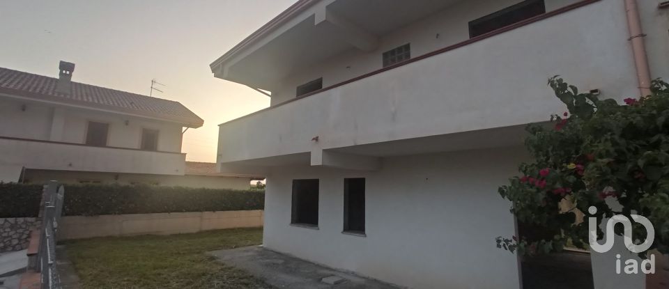 Rustico 6 locali di 130 m² in - (87030)