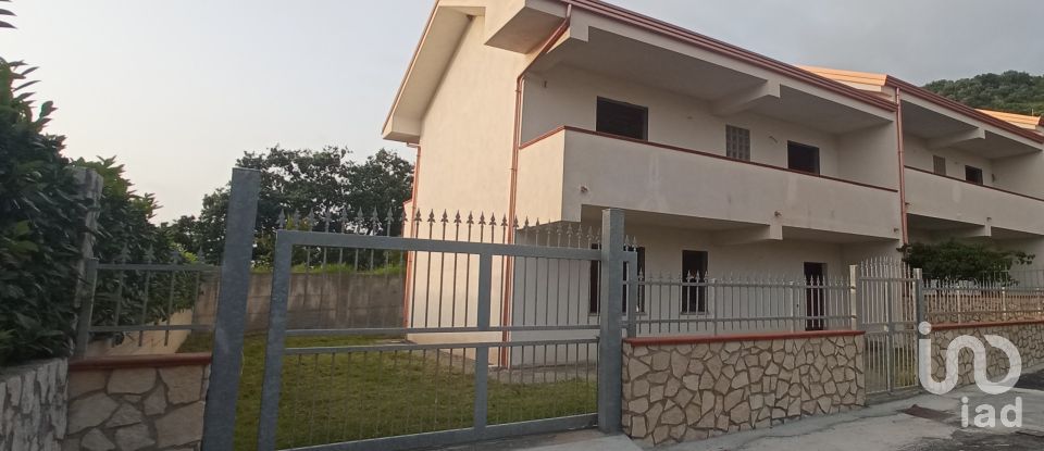 Rustico 6 locali di 130 m² in - (87030)