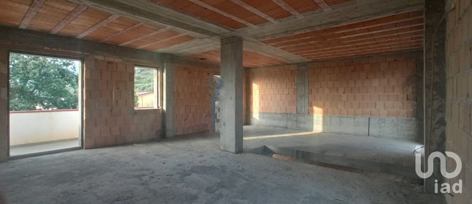 Rustico 6 locali di 130 m² in - (87030)