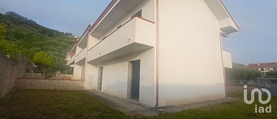 Rustico 6 locali di 130 m² in - (87030)