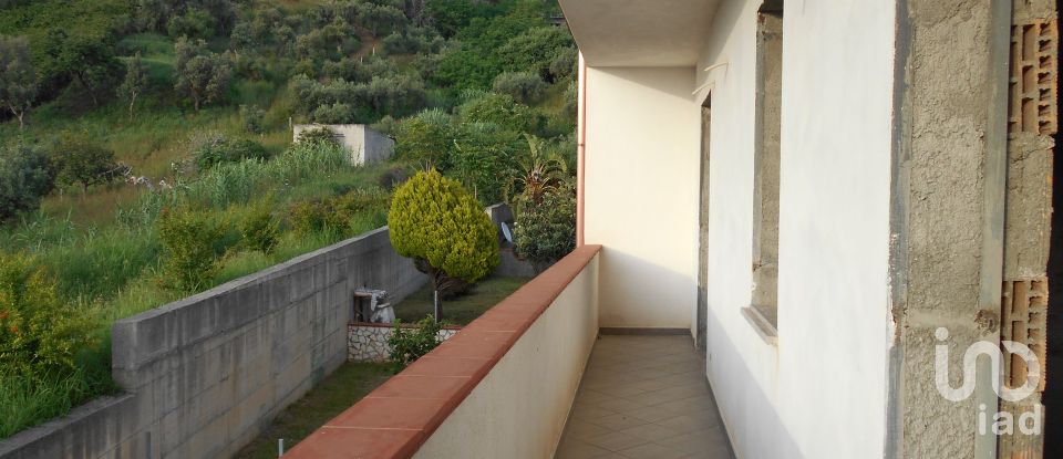 Rustico 6 locali di 130 m² in - (87030)