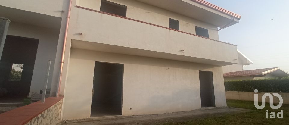 Rustico 6 locali di 130 m² in - (87030)