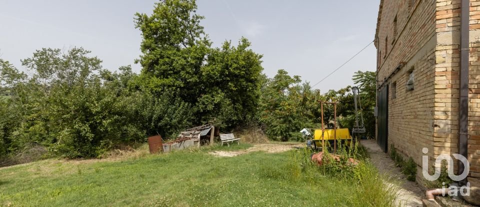 Rustico 6 locali di 180 m² in Filottrano (60024)
