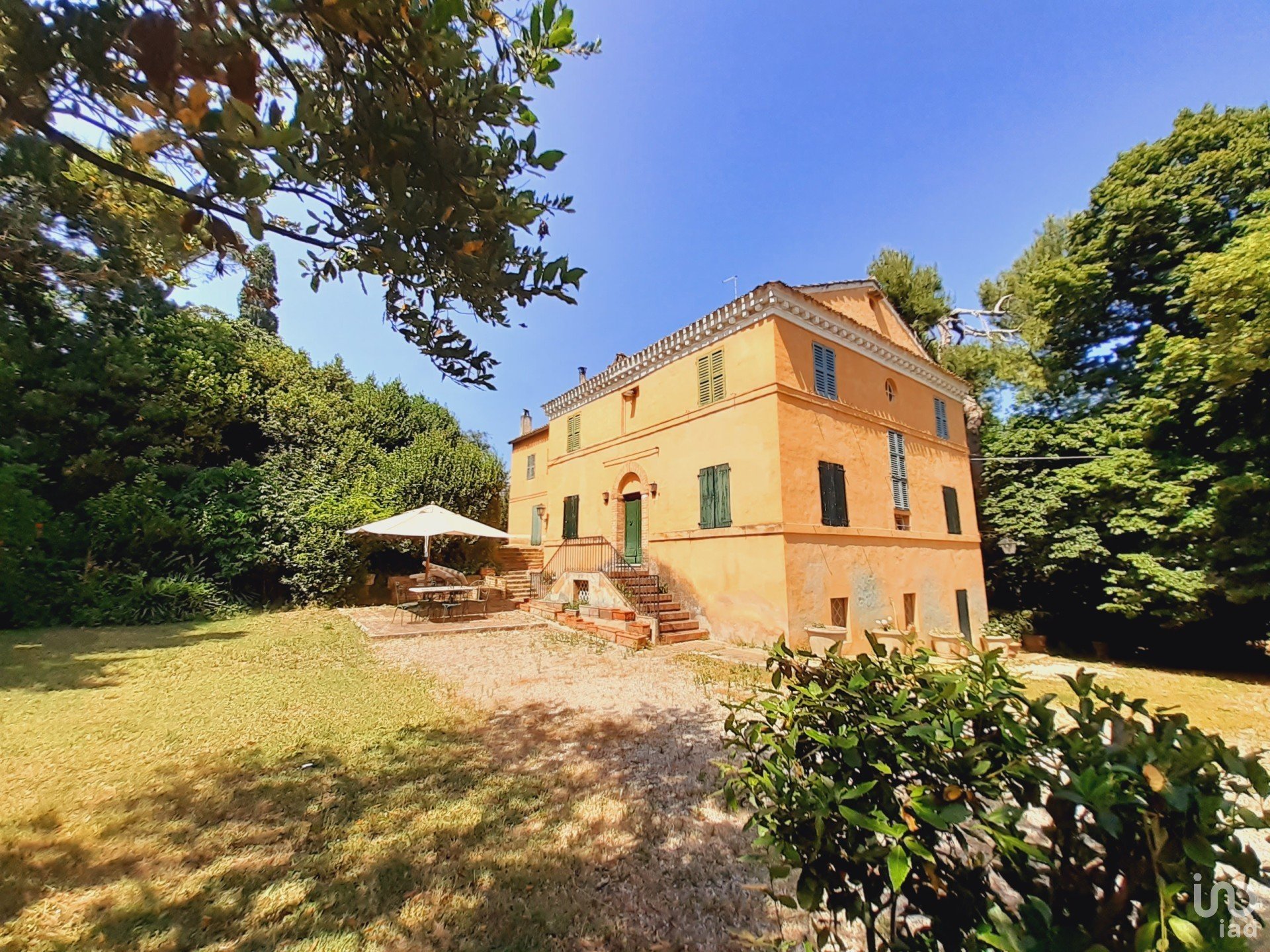 Villa storica 27 locali di 450 m² in Fermo