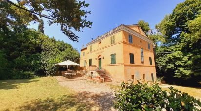 Villa storica 27 locali di 450 m² in Fermo (63900)