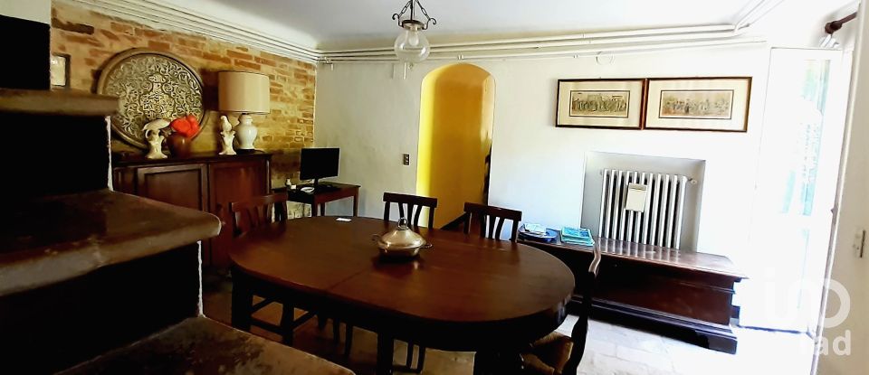 Villa storica 27 locali di 450 m² in Fermo (63900)