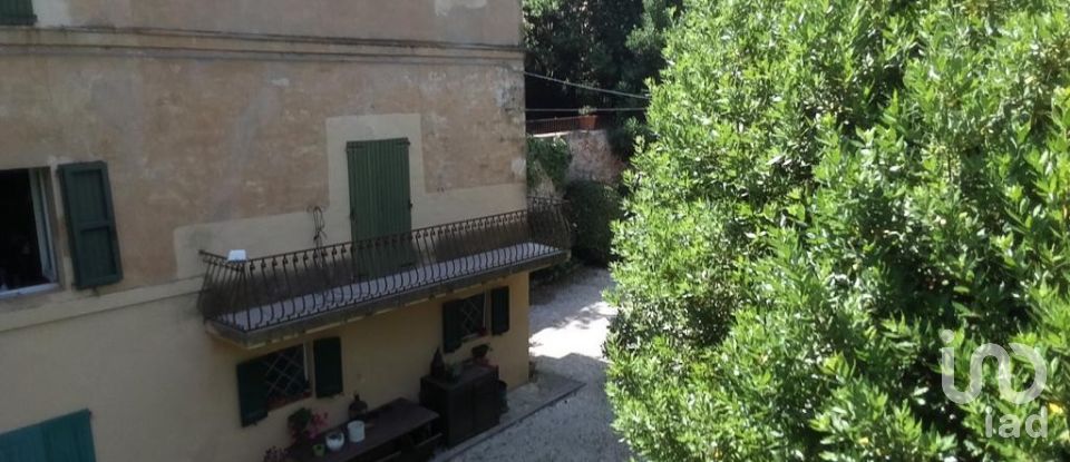 Villa storica 27 locali di 450 m² in Fermo (63900)