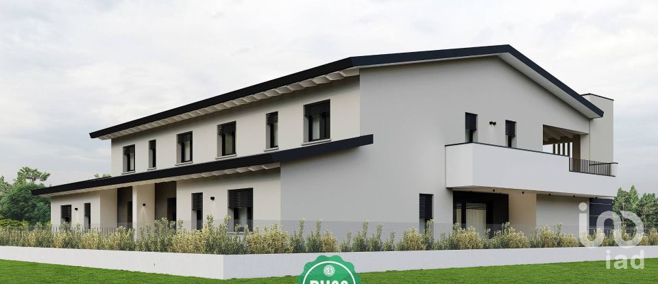 Attico / Mansarda / Loft 8 locali di 165 m² a Castel Goffredo (46042)