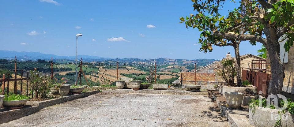 Casa indipendente / Villa 13 locali di 180 m² in Ponzano di Fermo (63845)