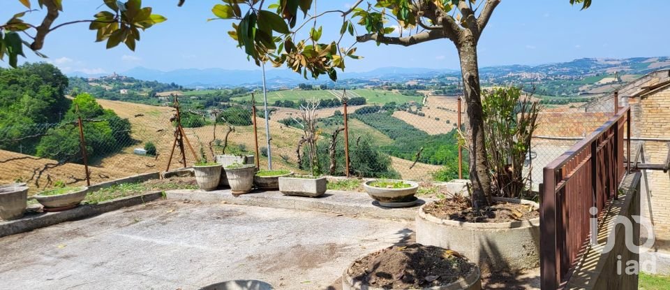 Casa indipendente / Villa 13 locali di 180 m² in Ponzano di Fermo (63845)