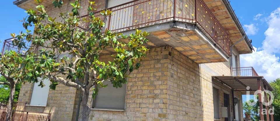 Casa indipendente / Villa 13 locali di 180 m² in Ponzano di Fermo (63845)